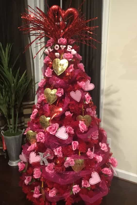 Rose-Covered Glam Valentine Tree
