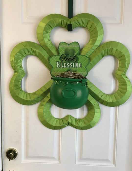 Four-leaf clover wreath for St Patrick’s Day décor