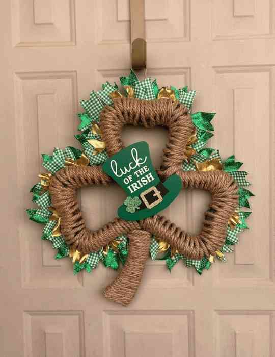 Rustic yarn shamrock wreath for St Patrick’s Day front door